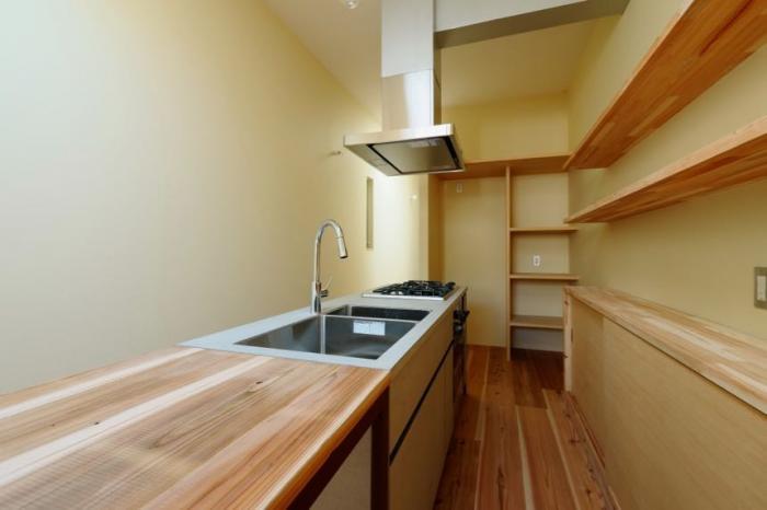 狭小間口に建つ 大阪市内の木造3階建て注文住宅