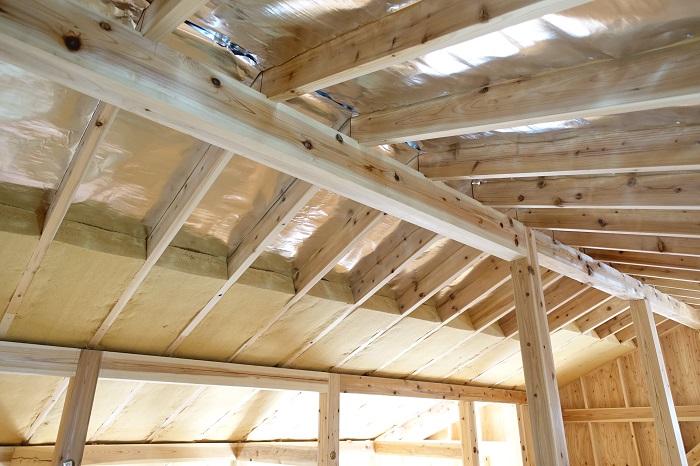 遮熱シートと通気層、木質繊維断熱材による屋根断熱